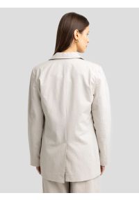 Big-Star - Marynarka damska z dodatkiem lnu beżowa Marylia 800. Okazja: na spotkanie biznesowe. Kolor: beżowy. Materiał: len. Wzór: aplikacja. Styl: biznesowy, elegancki #3