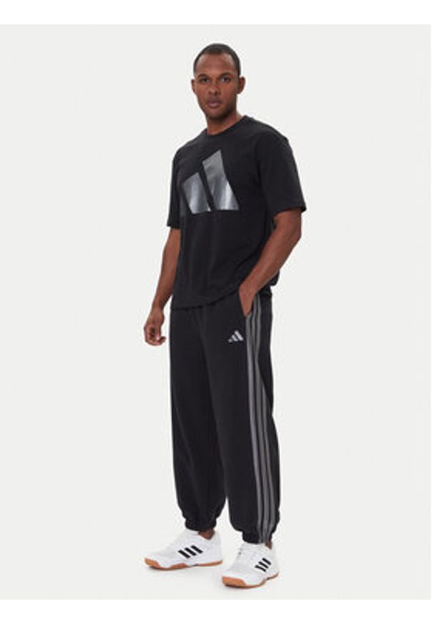 Adidas - adidas Spodnie dresowe Ess JM1703 Czarny Regular Fit. Kolor: czarny. Materiał: bawełna