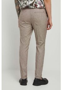 medicine - Medicine spodnie lniane męskie kolor brązowy dopasowane. Kolor: brązowy. Materiał: len #5