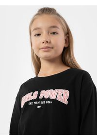 4F JUNIOR - Longsleeve z nadrukiem dziewczęcy. Kolor: czarny. Materiał: bawełna. Długość rękawa: długi rękaw. Wzór: nadruk