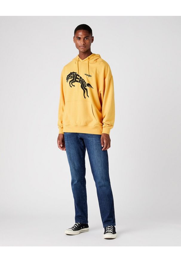 Wrangler - WRANGLER 75TH ANNI HOODIE MĘSKA BLUZA LOGO NADRUK YOLK YELLOW W645HTY23 112146186. Wzór: nadruk