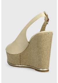 U.S. Polo Assn. sandały AYLIN damskie na koturnie AYLIN013D. Zapięcie: klamry. Kolor: beżowy. Materiał: materiał, guma. Wzór: gładki. Obcas: na koturnie. Wysokość obcasa: średni #2