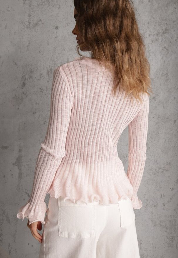 Renee - Różowa Bluzka z Wiskozą w Prążki z Falbanami Chionolis. Okazja: na co dzień. Kolor: różowy. Materiał: wiskoza. Wzór: prążki. Styl: casual