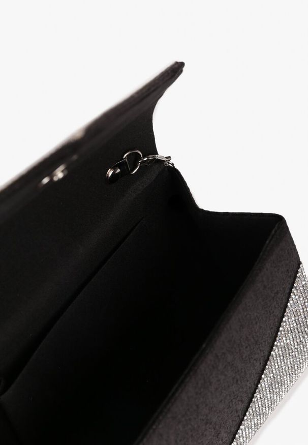 Born2be - Czarno-Srebrna Kopertówka Torebka Jednokomorowa z Metalowym Łańcuszkiem Zdobiona Cyrkoniami Tiamasia. Kolor: czarny. Wzór: aplikacja. Materiał: zdobione. Styl: elegancki, klasyczny, wizytowy