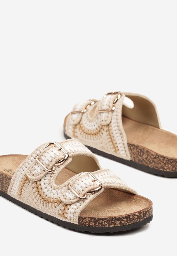 Born2be - Beżowe Klapki z Plecionką Cholewką i Klamrami Telarielis. Okazja: na spacer, na co dzień. Kolor: beżowy. Sezon: lato. Obcas: na płaskiej podeszwie. Styl: casual, elegancki