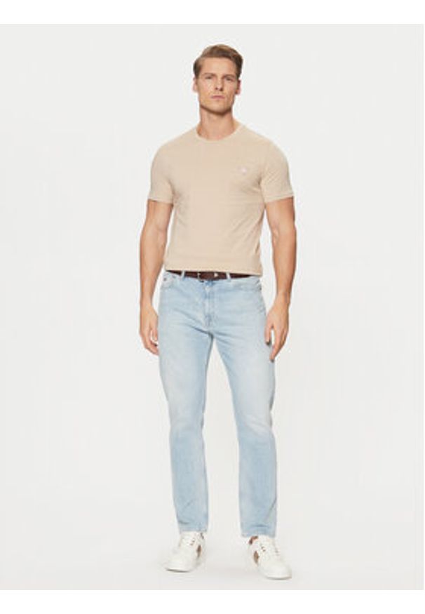 Guess T-Shirt M2YI36 I3Z14 Beżowy Slim Fit. Kolor: beżowy. Materiał: bawełna