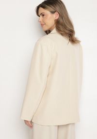 Born2be - Beżowa Dwurzędowa Marynarka o Pudełkowym Kroju Oversize Kosalia. Okazja: na spotkanie biznesowe, na co dzień. Kolor: beżowy. Materiał: jeans. Styl: klasyczny, casual, elegancki, biznesowy