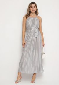 Born2be - Szara Plisowana Sukienka na Cienkich Ramiączkach Wiązana w Talii Virsea. Okazja: na ślub cywilny, na wesele, na studniówkę. Kolor: szary. Długość rękawa: na ramiączkach. Styl: klasyczny #7