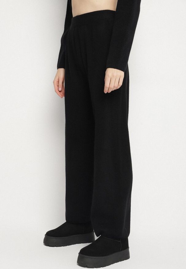 Born2be - Czarny Dzianinowy Komplet z Wełną Spodnie i Sweter Tesira. Kolor: czarny. Materiał: dzianina, wełna