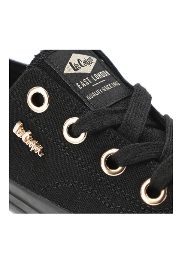 Trampki damskie Lee Cooper, cholewka z materiału tekstylnego wiązanie z przodu metalowe oczka na płaskiej podeszwie, czarne, LCW-26-02-4069L SVL-653. Okazja: na co dzień. Zapięcie: sznurówki. Kolor: czarny. Materiał: materiał. Szerokość cholewki: normalna. Obcas: na płaskiej podeszwie. Styl: casual, klasyczny