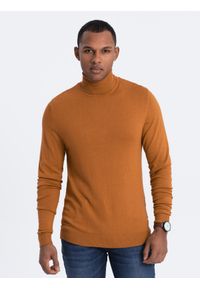 Ombre Clothing - Dzianinowy męski jednokolorowy golf z wiskozą – camel V8 OM-SWTN-0101 - XXL. Okazja: na co dzień. Typ kołnierza: golf. Materiał: dzianina, wiskoza. Wzór: aplikacja, gładki, jednolity. Styl: klasyczny, casual #4
