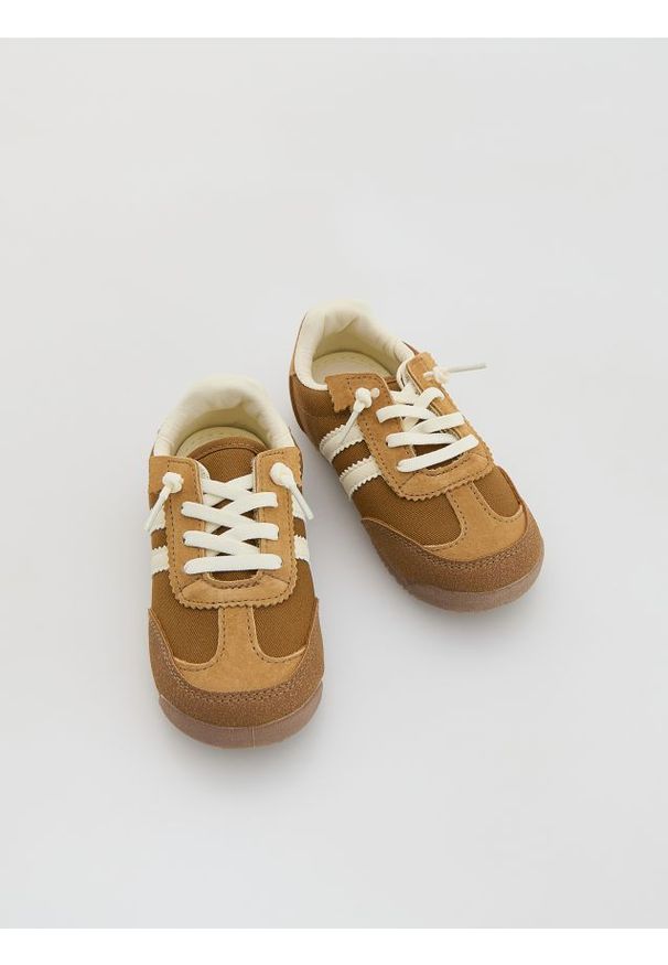 Reserved - Sportowe buty - brązowy. Kolor: brązowy. Materiał: skóra, bawełna. Styl: sportowy