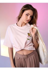 Sinsay - Bawełniana koszulka z nadrukiem motyli - różowy. Kolor: różowy. Materiał: bawełna. Wzór: nadruk #1