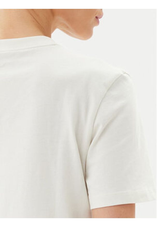 Calvin Klein Jeans T-Shirt LV047B865G Biały Relaxed Fit. Kolor: biały. Materiał: bawełna