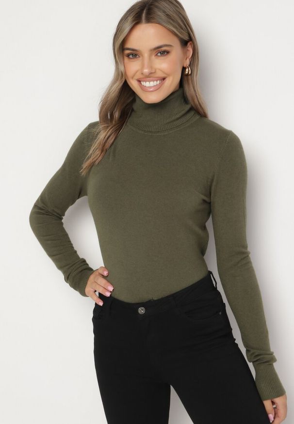 Born2be - Ciemnozielony Golf Sweter z Wiskozą i Kaszmirem Zailaya. Okazja: na co dzień. Typ kołnierza: golf. Kolor: zielony. Materiał: wiskoza, kaszmir. Styl: casual