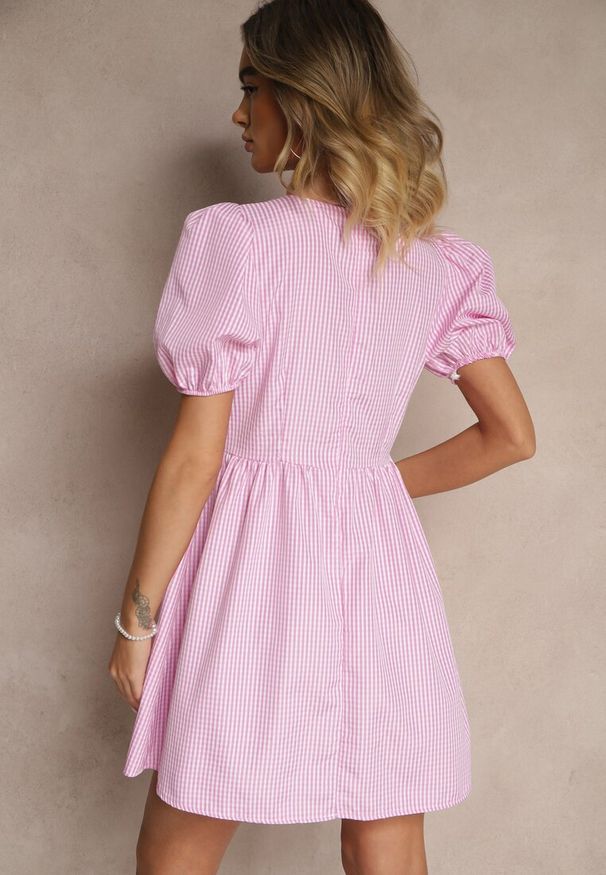 Renee - Różowa Retro Sukienka w Kratkę Vichy o Rozkloszowanym Kroju z Wiązaniem Temarea. Okazja: na co dzień. Kolor: różowy. Materiał: jeans. Wzór: kratka. Typ sukienki: rozkloszowane. Styl: retro