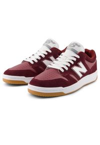 Buty męskie New Balance Numeric NM480BEE – bordowe. Kolor: czerwony. Materiał: zamsz, skóra, dresówka, materiał, syntetyk, guma. Szerokość cholewki: normalna. Wzór: nadruk. Sport: bieganie #2