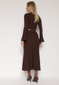 Born2be - Brązowa Sukienka Dzianinowa z Wiskozą z Rozszerzanymi Rękawami i Paskiem Retelva. Okazja: na randkę, na co dzień. Kolor: brązowy. Materiał: dzianina, wiskoza. Styl: klasyczny, casual, elegancki #4
