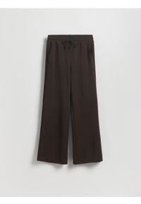 Reserved - Spodnie z szeroką nogawką - ciemnobrązowy. Kolor: brązowy. Materiał: dzianina #1