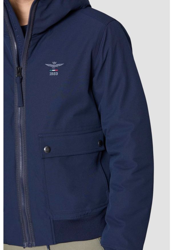 Aeronautica Militare - AERONAUTICA MILITARE Granatowa kurtka Hooded Jacket In Stretch Fabric. Kolor: niebieski