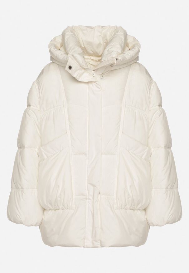 Born2be - Biała Pikowana Kurtka o Kroju Oversize z Kapturem Galandia. Okazja: na spacer, na co dzień. Typ kołnierza: kaptur. Kolor: biały. Materiał: poliester, jeans. Styl: elegancki, casual