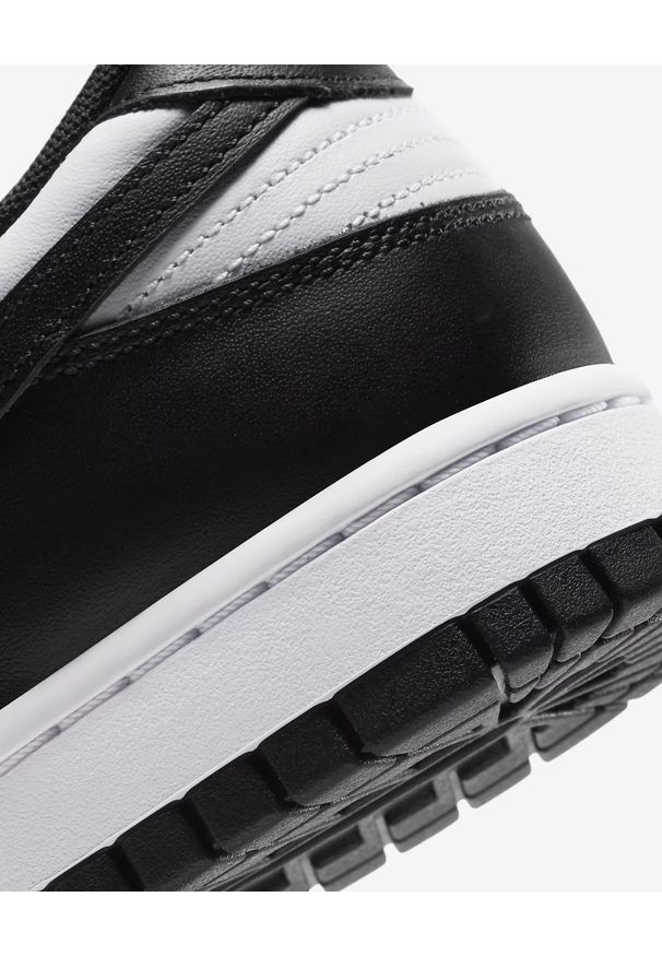 Nike Dunk Low Retro "Panda" Sneakersy męskie. Okazja: na co dzień, do pracy, na uczelnię. Kolor: biały. Materiał: syntetyk, skóra, guma. Szerokość cholewki: normalna. Sezon: lato