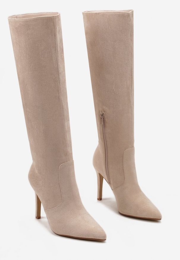 Born2be - Beżowe Kozaki na Szpilce ze Szpiczastym Noskiem Velvita. Okazja: na co dzień, do pracy. Nosek buta: szpiczasty. Kolor: beżowy. Obcas: na szpilce. Styl: casual, wizytowy