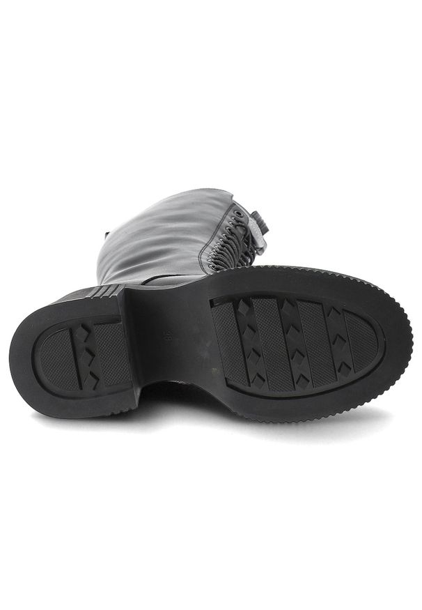 Czarne Kozaki Vinceza Eleganckie Obuwie Damskie Na Obcasie. Okazja: na co dzień. Zapięcie: sznurówki. Kolor: czarny. Szerokość cholewki: normalna. Wzór: moro. Wysokość cholewki: przed kolano. Materiał: skóra. Sezon: zima, jesień. Obcas: na obcasie. Styl: elegancki. Wysokość obcasa: średni