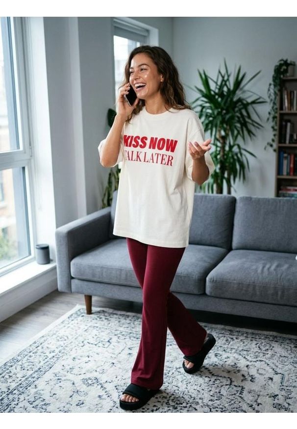 Sinsay - Bawełniana koszulka z napisem - kremowy. Kolor: kremowy. Materiał: bawełna. Wzór: napisy