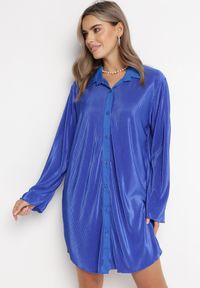 Born2be - Granatowa Plisowana Sukienka Mini o Koszulowym Kroju Unvelc. Kolor: niebieski. Materiał: tkanina. Typ sukienki: koszulowe. Długość: mini #5