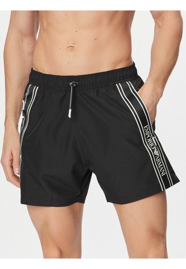 Emporio Armani Szorty kąpielowe EM000583 AF20426 UC001 Czarny Regular Fit. Kolor: czarny. Materiał: syntetyk