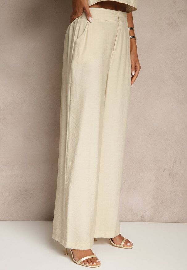 Renee - Beżowy Komplet z Wiskozą Top z Falbanką na Jedno Ramię i Spodnie Wide Leg Nirellea. Kolor: beżowy. Materiał: wiskoza