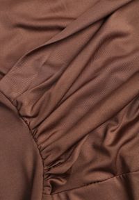 Renee - Brązowe Kopertowe Body Bez Rękawów Edalwen. Okazja: na imprezę. Kolor: brązowy. Materiał: skóra. Długość rękawa: bez rękawów. Styl: elegancki #2