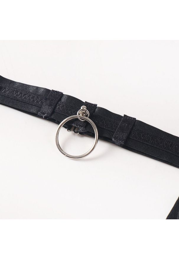 Intica - Pas do pończoch z zestawem na romantyczne wieczory Chihoko. Kolor: czarny. Materiał: materiał