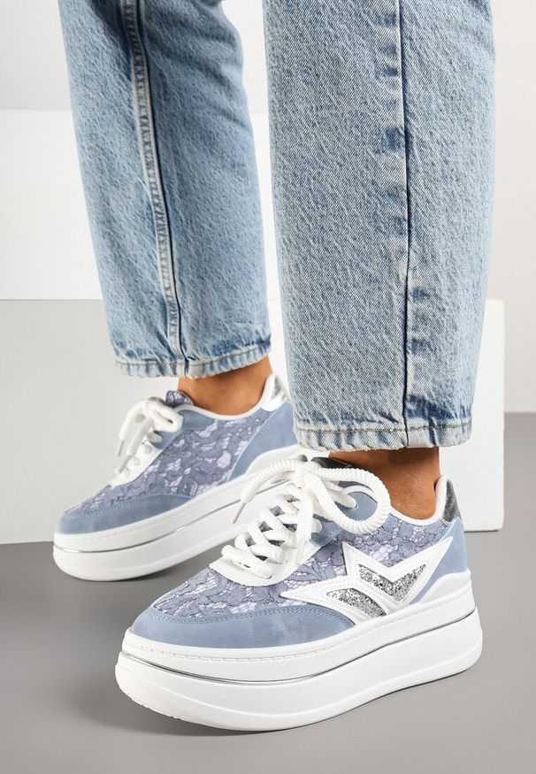 Renee - Niebieskie Sneakersy na Platformie Ozdobione Gwiazdą Norlevi. Okazja: na co dzień. Kolor: niebieski. Wzór: aplikacja. Obcas: na platformie
