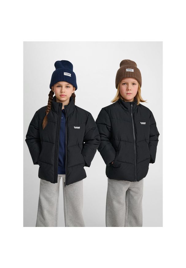 Dziecięca kurtka puchowa Hummel. Kolor: czarny. Materiał: puch. Sport: piłka ręczna