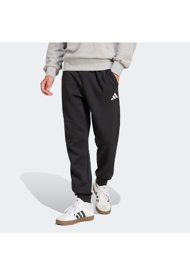 Adidas - Spodnie dresowe męskie ADIDAS Essentials Feelcozy. Materiał: dresówka. Sport: joga i pilates