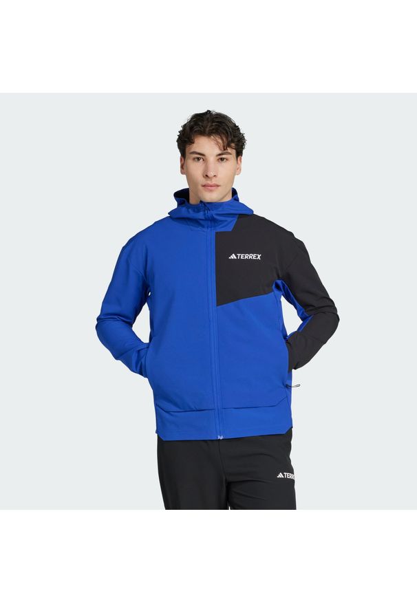 Adidas - Kurtka Terrex Multi Softshell. Kolor: czarny, niebieski, wielokolorowy. Materiał: softshell. Sport: turystyka piesza