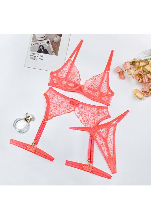 Intica - Komplet bielizny z haftem na romantyczne wieczory Heejeong. Kolor: pomarańczowy. Materiał: materiał. Wzór: haft