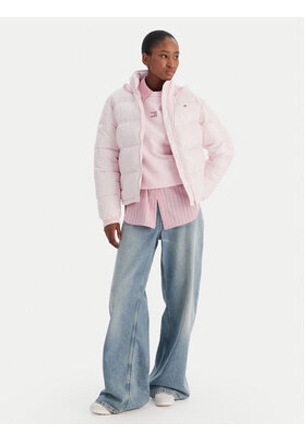 Tommy Jeans Kurtka przejściowa DW0DW22039 Różowy Regular Fit. Kolor: różowy. Materiał: syntetyk