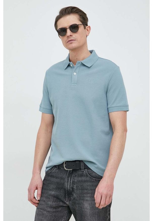Guess polo bawełniane kolor niebieski gładki. Typ kołnierza: polo. Kolor: niebieski. Materiał: bawełna. Długość: krótkie. Wzór: gładki