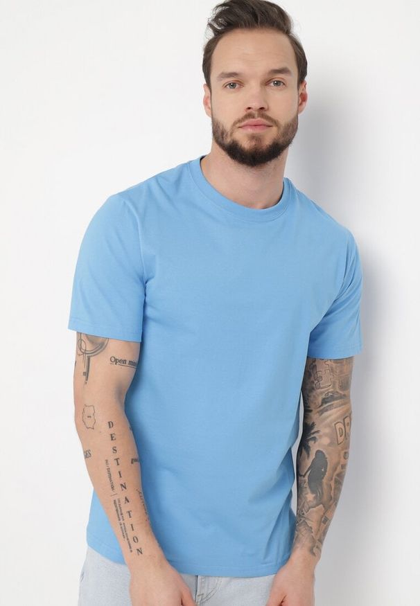 Born2be - Jasnoniebieska Casual Koszulka T-shirt z Bawełny Ikesse. Okazja: na co dzień. Kolor: niebieski. Materiał: bawełna. Styl: casual