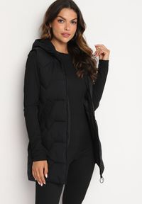 Born2be - Czarna Długa Pikowana Kamizelka na Suwak z Kapturem Teriviana. Okazja: na co dzień, na spacer. Typ kołnierza: kaptur. Kolor: czarny. Materiał: dzianina. Długość: długie. Styl: elegancki, klasyczny, casual, sportowy #7