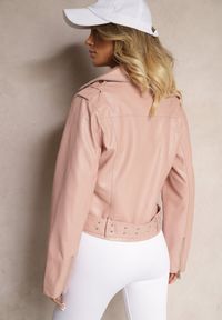 Renee - Różowa Kurtka o Kroju Ramoneski z Paskiem ze Sprzączką Evelvila. Okazja: na spacer. Kolor: różowy. Materiał: jeans, wiskoza, materiał. Styl: elegancki, wizytowy, rockowy #4