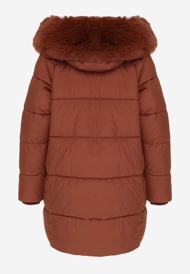 Born2be - Brązowa Pikowana Kurtka o Pudełkowym Kroju z Odpinanym Futerkiem i Ozdobnym Suwakiem Hedilina. Okazja: na co dzień, na spacer. Kolor: brązowy. Materiał: futro. Styl: elegancki, casual