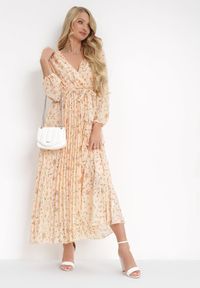Born2be - Jasnopomarańczowa Sukienka Maxi z Gumką w Talii i Plisowanym Dółem Danora. Typ kołnierza: dekolt kopertowy. Kolor: pomarańczowy. Długość rękawa: długi rękaw. Typ sukienki: kopertowe. Długość: maxi #2