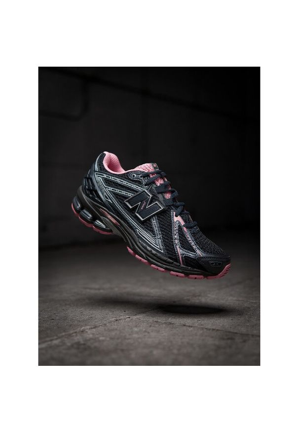 Sneakersy New Balance. Kolor: niebieski