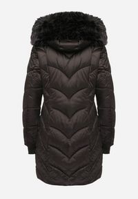 Born2be - Czarna Kurtka Pikowana z Kapturem z Futrem i Szerokimi Ściągaczami Innia. Okazja: na co dzień, na spacer. Typ kołnierza: kaptur. Kolor: czarny. Materiał: futro. Styl: casual, elegancki #5