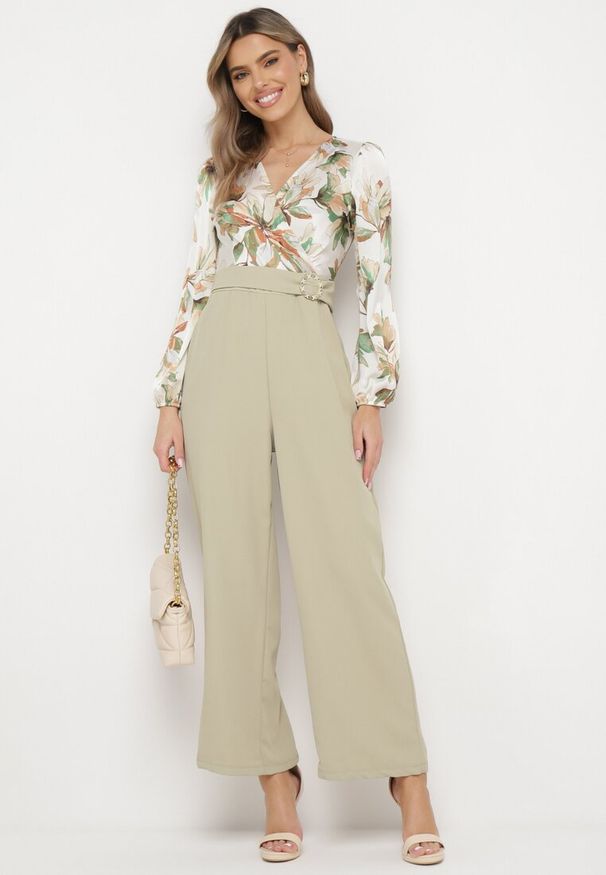 Born2be - Jasnozielony Kombinezon z Szerokimi Nogawkami z Kwiatową Górą i Paskiem z Klamrą Ilanvi. Okazja: na co dzień. Kolor: zielony. Długość rękawa: długi rękaw. Długość: długie. Wzór: kwiaty. Styl: casual