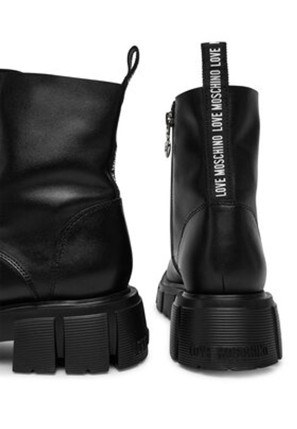 Love Moschino - LOVE MOSCHINO Trzewiki JA24085G1NIA000A41 Czarny. Kolor: czarny. Materiał: skóra